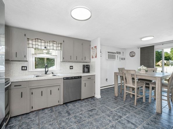 6 Magnolia Ave, Billerica MA 01821