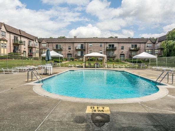 116 Oak Ln 2, Brockton MA 02301
