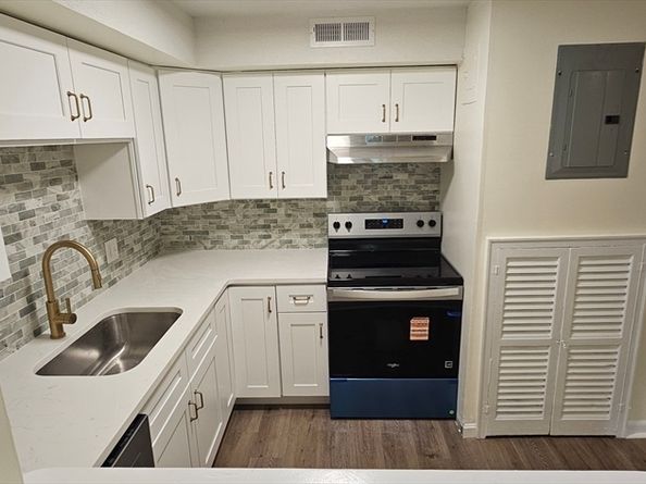 116 Oak Ln 2, Brockton MA 02301