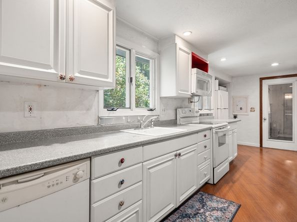 7 Victoria Ave, Rutland MA 01543