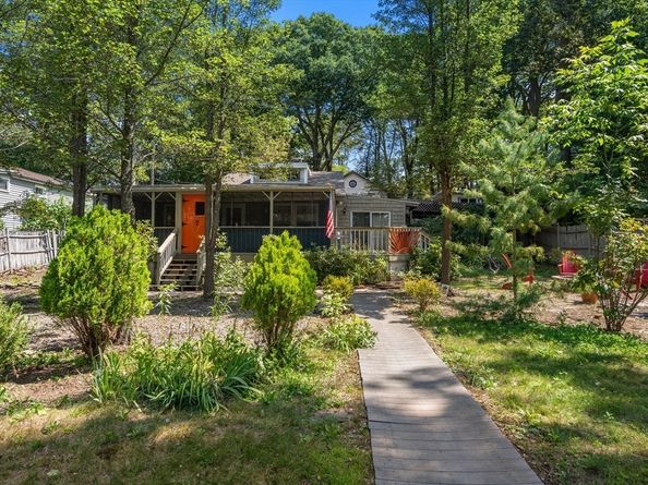 7 Victoria Ave, Rutland MA 01543