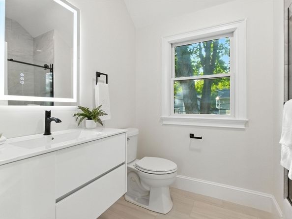 22 Bonmar Cir, Newton MA 02466