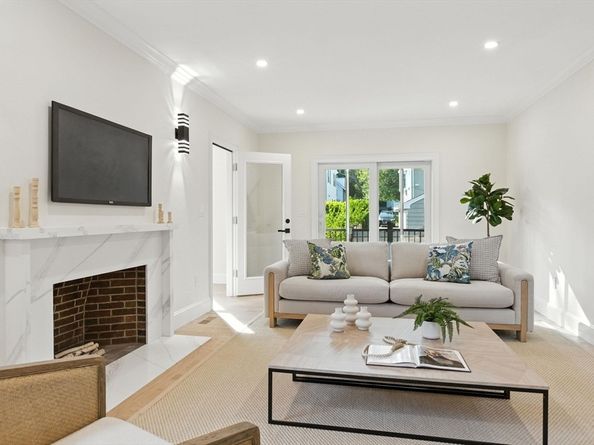 22 Bonmar Cir, Newton MA 02466