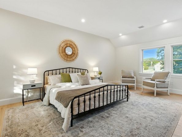 22 Bonmar Cir, Newton MA 02466
