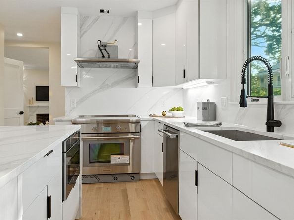 22 Bonmar Cir, Newton MA 02466