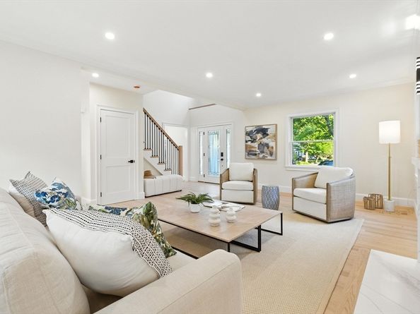 22 Bonmar Cir, Newton MA 02466