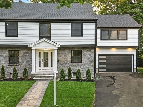 22 Bonmar Cir, Newton MA 02466