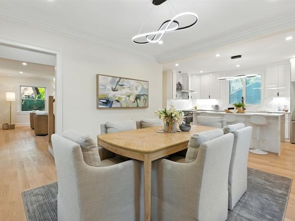 22 Bonmar Cir, Newton MA 02466