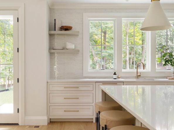 12 Bird Hill Ave, Wellesley MA 02481