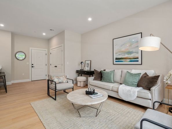 7 Cross St 205, Wilmington MA 01887