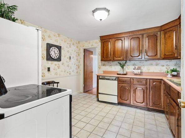 5 Gerry Road, Lynnfield MA 01940