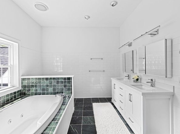 105 East St, Hingham MA 02043