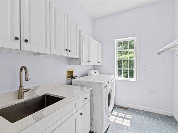 105 East St, Hingham MA 02043