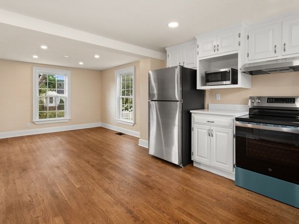 29 Reynolds Rd, Peabody MA 01960