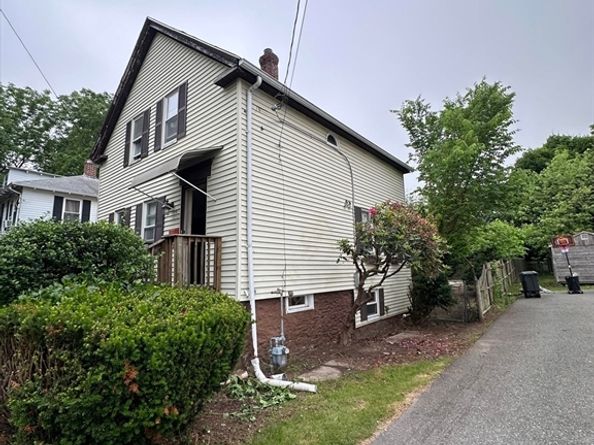 17 Middleton St, Milford MA 01757