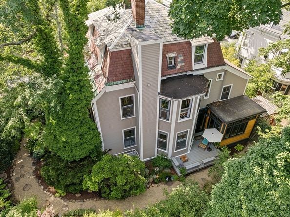 32 Hawthorn St, Cambridge MA 02138