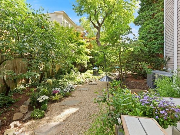 32 Hawthorn St, Cambridge MA 02138