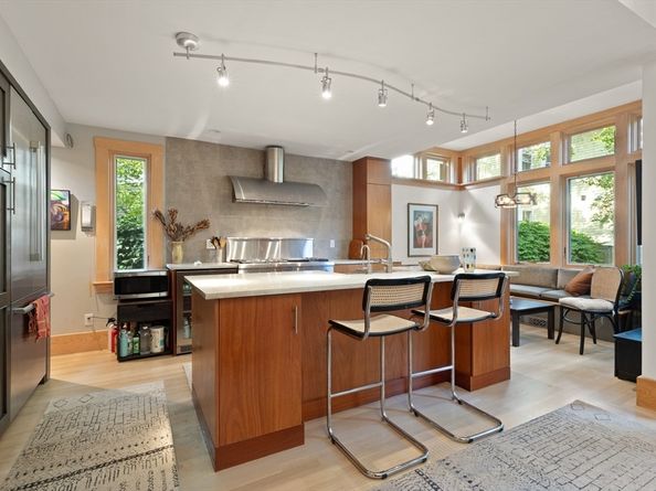 32 Hawthorn St, Cambridge MA 02138