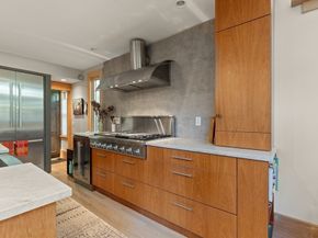 32 Hawthorn St, Cambridge MA 02138
