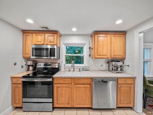 83 Forbes Hill Rd, Quincy MA 02170