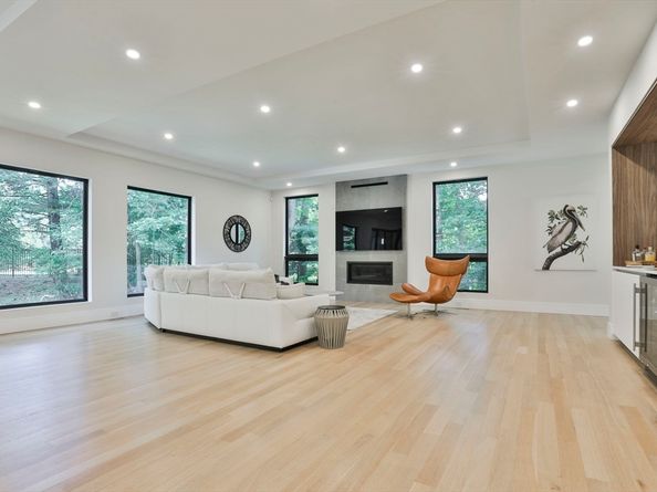 18 Blueberry Lane, Lexington MA 02420