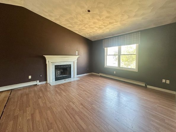 82 4th St, Worcester MA 01602