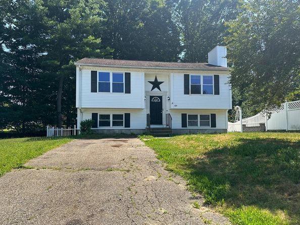 82 4th St, Worcester MA 01602