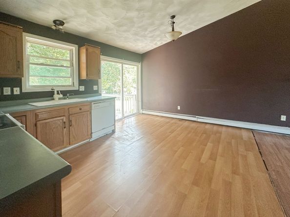 82 4th St, Worcester MA 01602