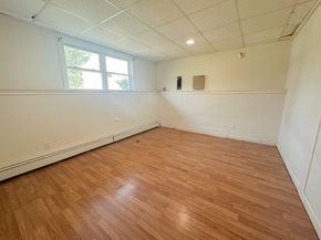 82 4th St, Worcester MA 01602