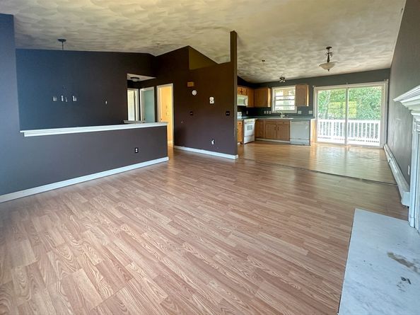82 4th St, Worcester MA 01602