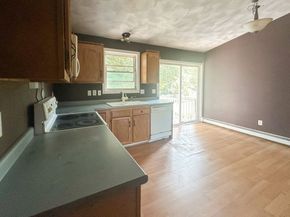 82 4th St, Worcester MA 01602