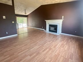 82 4th St, Worcester MA 01602