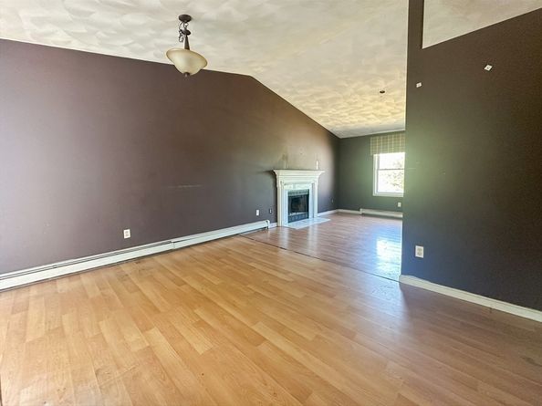 82 4th St, Worcester MA 01602