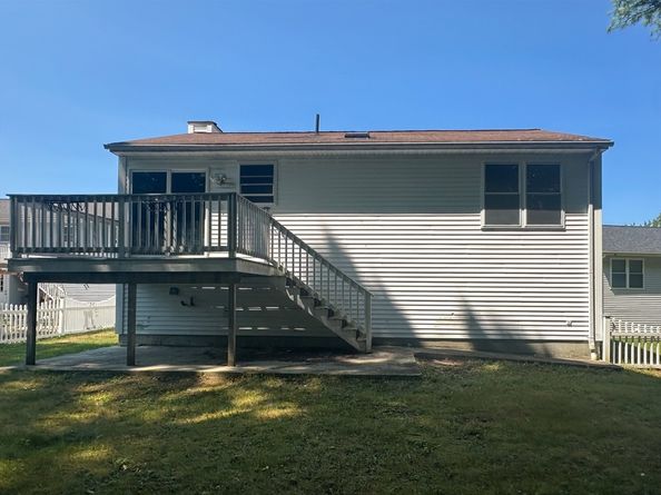 82 4th St, Worcester MA 01602