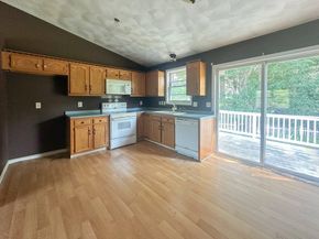 82 4th St, Worcester MA 01602