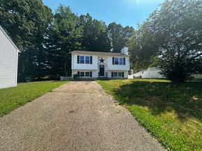 82 4th St, Worcester MA 01602