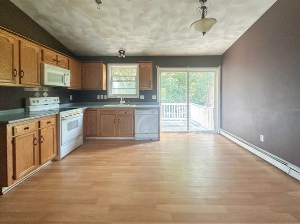 82 4th St, Worcester MA 01602