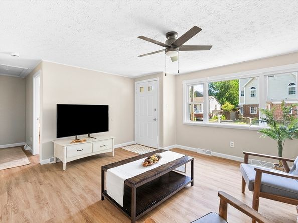 53 S Shore Rd, Holbrook MA 02343