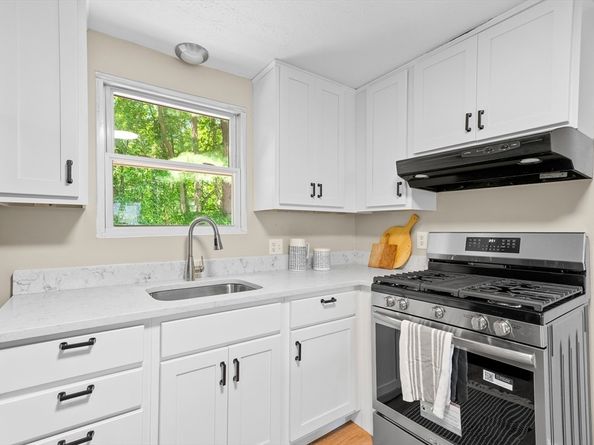 53 S Shore Rd, Holbrook MA 02343