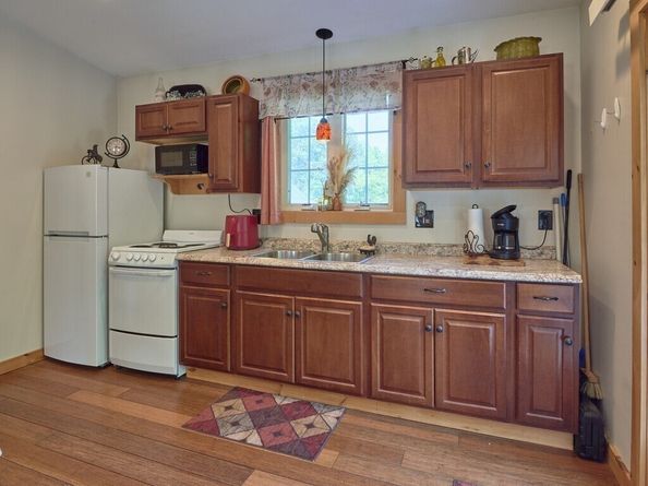 6 Pitcairn Ave, Leicester MA 01524