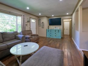 6 Pitcairn Ave, Leicester MA 01524