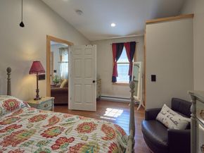 6 Pitcairn Ave, Leicester MA 01524