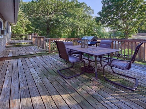 6 Pitcairn Ave, Leicester MA 01524