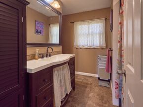 6 Pitcairn Ave, Leicester MA 01524