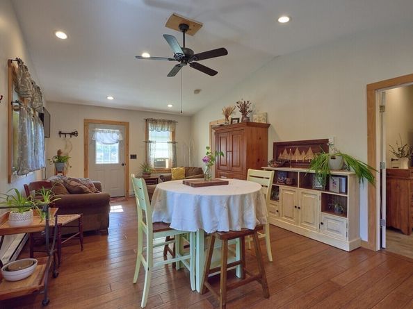 6 Pitcairn Ave, Leicester MA 01524