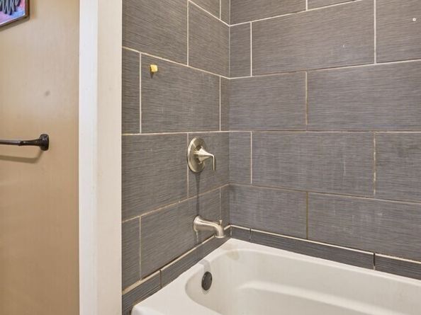 6 Pitcairn Ave, Leicester MA 01524