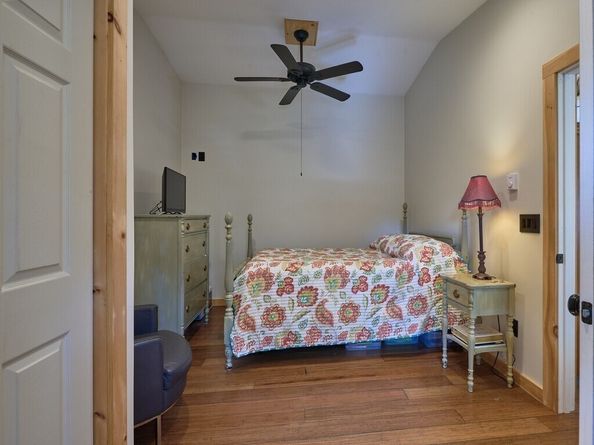 6 Pitcairn Ave, Leicester MA 01524