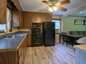 6 Pitcairn Ave, Leicester MA 01524