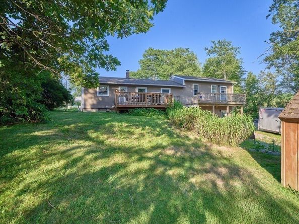 6 Pitcairn Ave, Leicester MA 01524