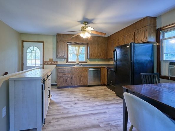 6 Pitcairn Ave, Leicester MA 01524
